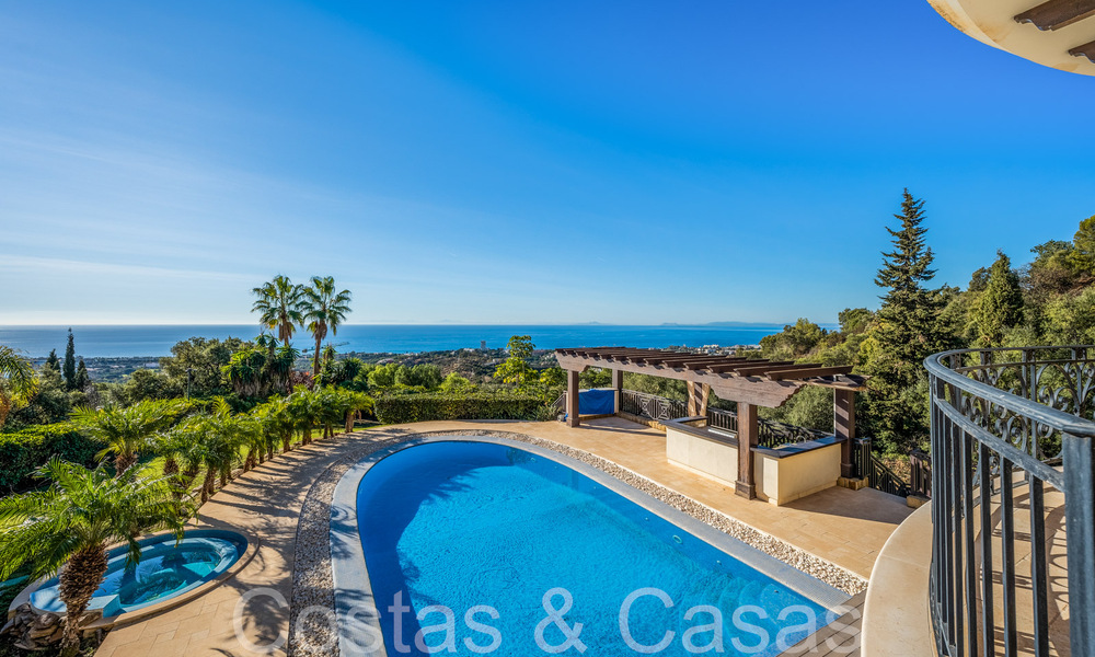 Imposante villa in koninklijke stijl te koop met panoramisch zeezicht gelegen in de heuvels van Marbella Oost 68188