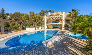 Imposante villa in koninklijke stijl te koop met panoramisch zeezicht gelegen in de heuvels van Marbella Oost 68189 