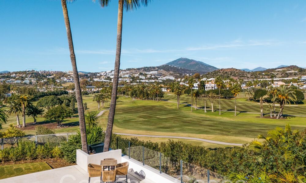 Eigentijds gerenoveerde luxevilla te koop, eerstelijns golf in Nueva Andalucia, Marbella 68221