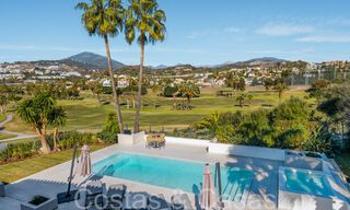 Eigentijds gerenoveerde luxevilla te koop, eerstelijns golf in Nueva Andalucia, Marbella 68236 