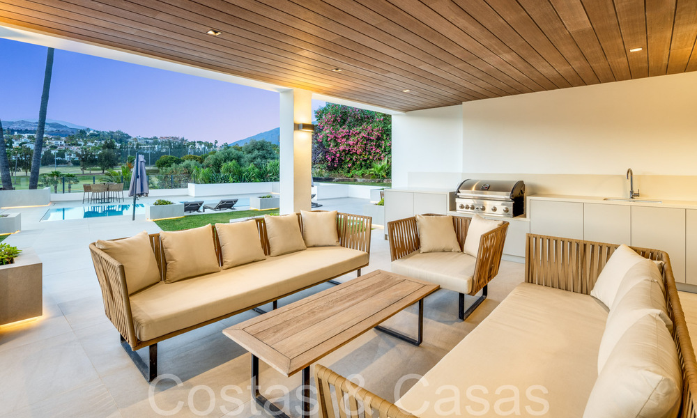Eigentijds gerenoveerde luxevilla te koop, eerstelijns golf in Nueva Andalucia, Marbella 70533