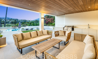 Eigentijds gerenoveerde luxevilla te koop, eerstelijns golf in Nueva Andalucia, Marbella 70533 
