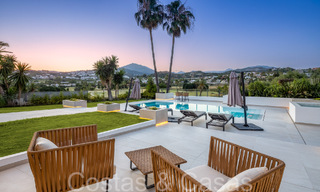 Eigentijds gerenoveerde luxevilla te koop, eerstelijns golf in Nueva Andalucia, Marbella 70535 