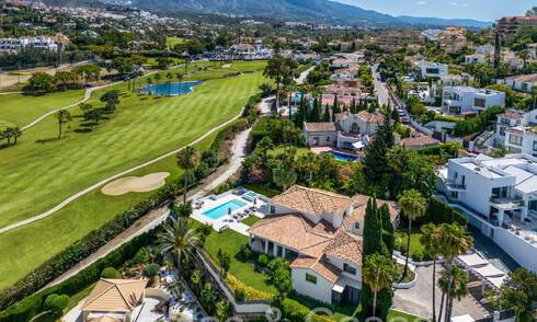 Eigentijds gerenoveerde luxevilla te koop, eerstelijns golf in Nueva Andalucia, Marbella 70539