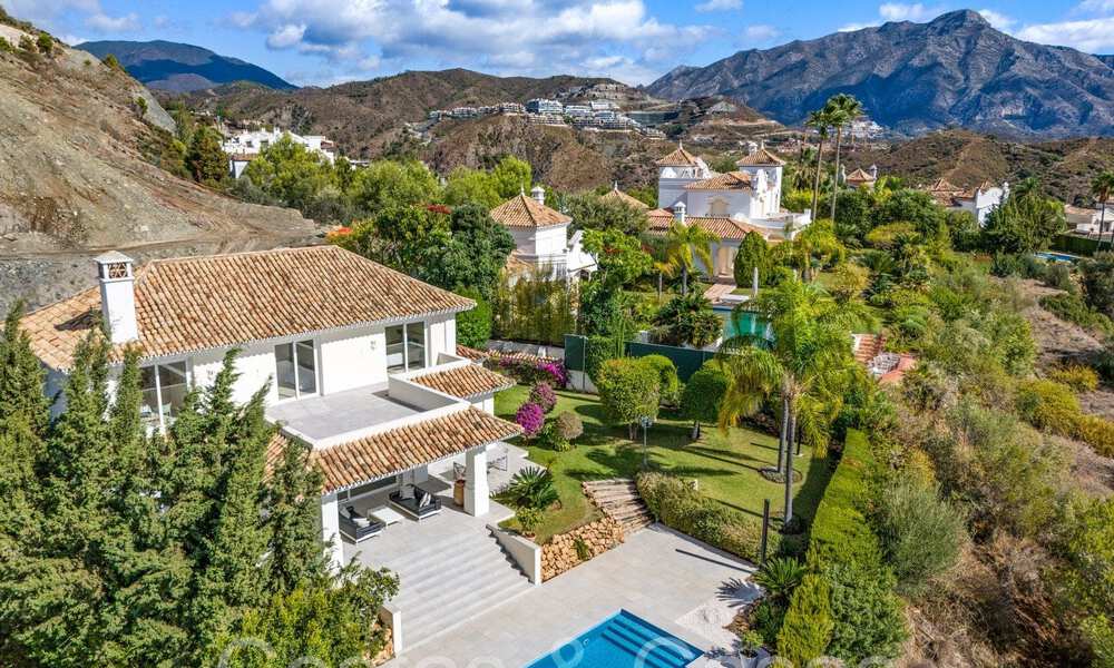 Instapklare Mediterrane luxevilla te koop, op eerstelijns golf in La Quinta, Benahavis - Marbella 68260