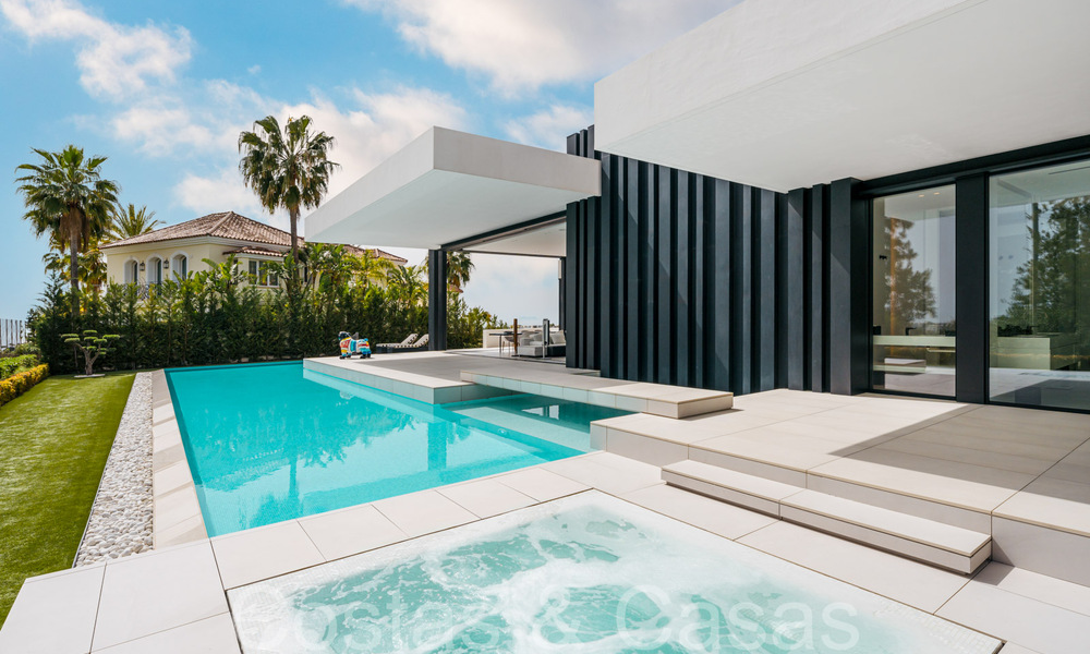 Moderne, gelijkvloerse, luxueuze villa te koop direct aan de golfbaan in Benahavis - Marbella 68468