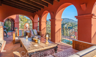 Majestueuze, Andalusische luxevilla te koop omgeven door natuur in El Madroñal, Benahavis - Marbella 68504 