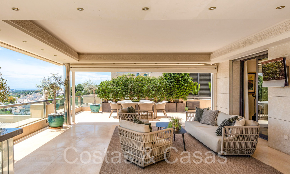 Luxueus duplex penthouse te koop met privézwembad en zeezicht in Nueva Andalucia, Marbella 68970