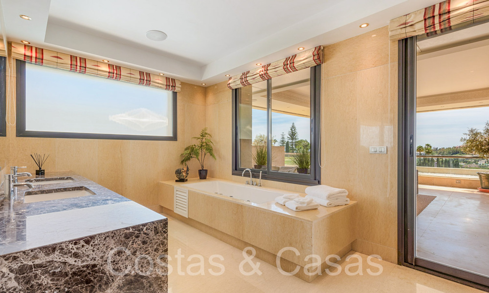 Luxueus duplex penthouse te koop met privézwembad en zeezicht in Nueva Andalucia, Marbella 68974