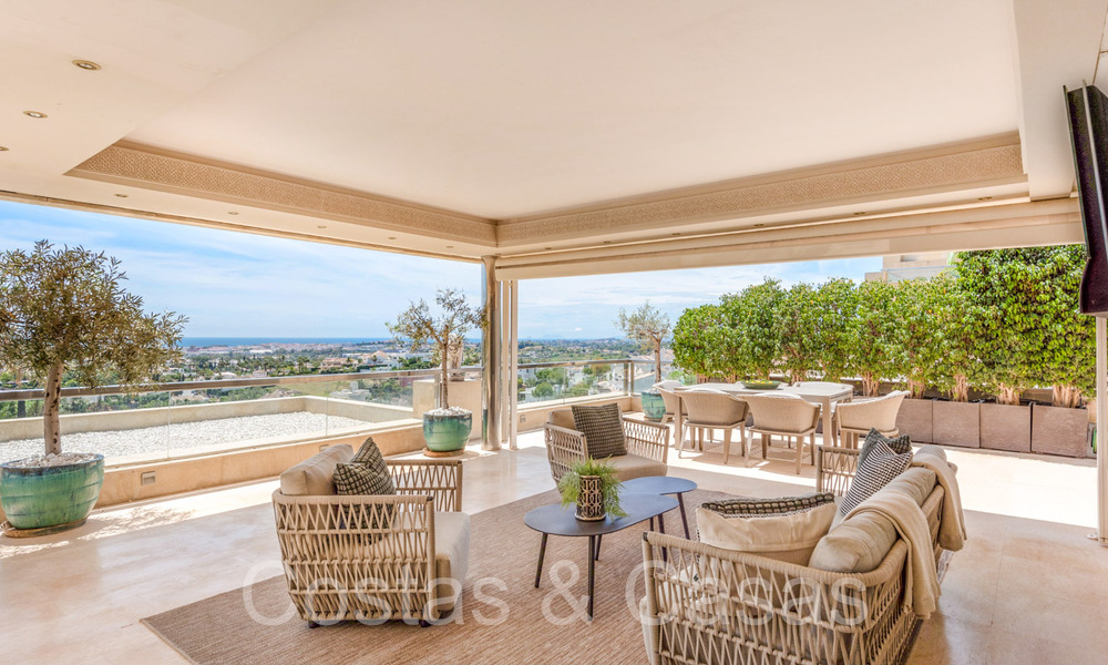 Luxueus duplex penthouse te koop met privézwembad en zeezicht in Nueva Andalucia, Marbella 68990