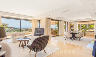 Luxueus duplex penthouse te koop met privézwembad en zeezicht in Nueva Andalucia, Marbella 68992 