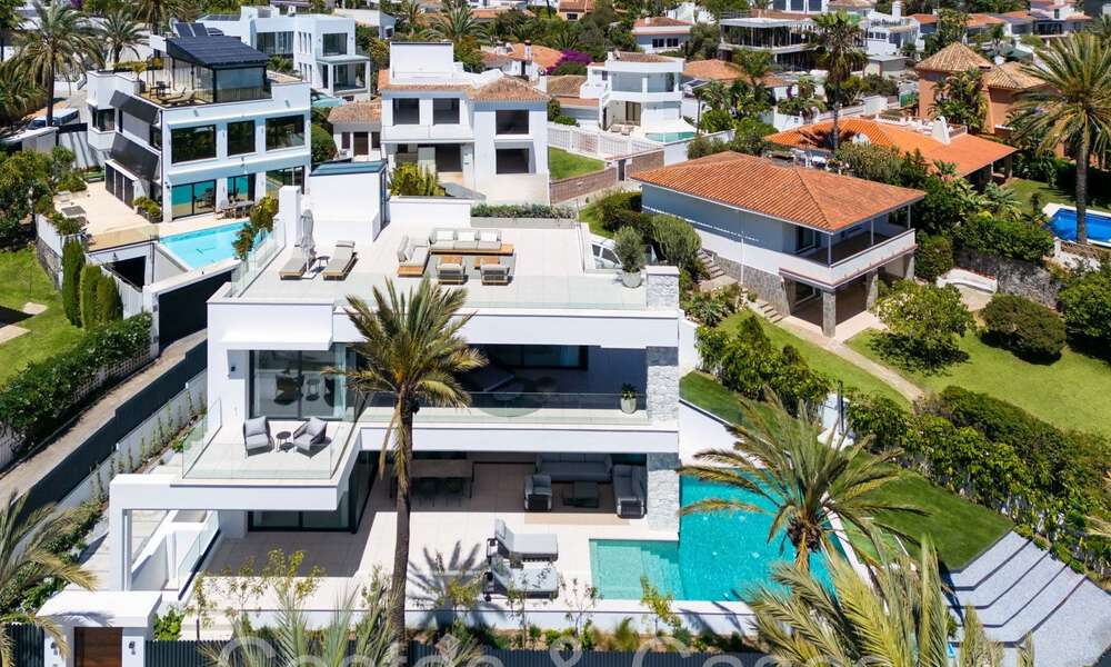 Eigentijdse luxevilla te koop op een steenworp van het strand in Oost Marbella 69047