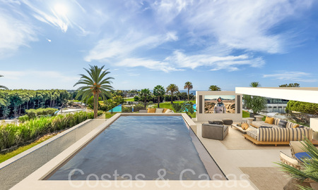 Herverkoop! Ultramoderne designerwoning te koop in een eersteklas complex op de Golden Mile van Marbella. Instapklaar. 69095