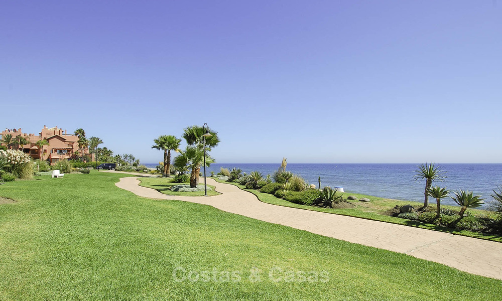 Superieur tuinappartement in een eersteklas complex aan het strand op de New Golden Mile tussen Marbella en Estepona 69399