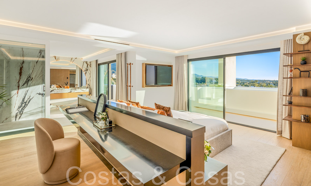 Eersteklas duplex penthouse met panoramisch zeezicht en eigen dompelbad te koop in Nueva Andalucia, Marbella 69459