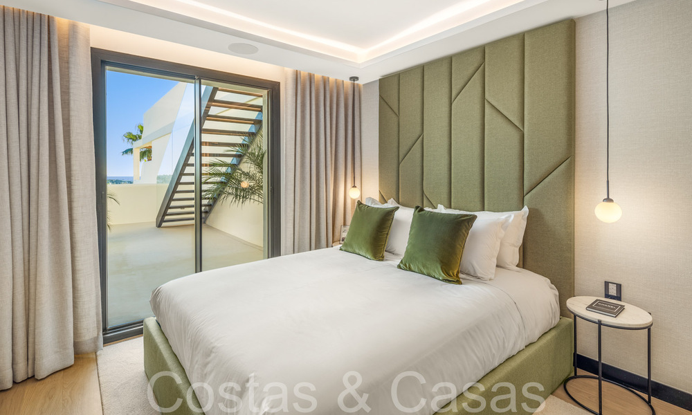 Eersteklas duplex penthouse met panoramisch zeezicht en eigen dompelbad te koop in Nueva Andalucia, Marbella 69464