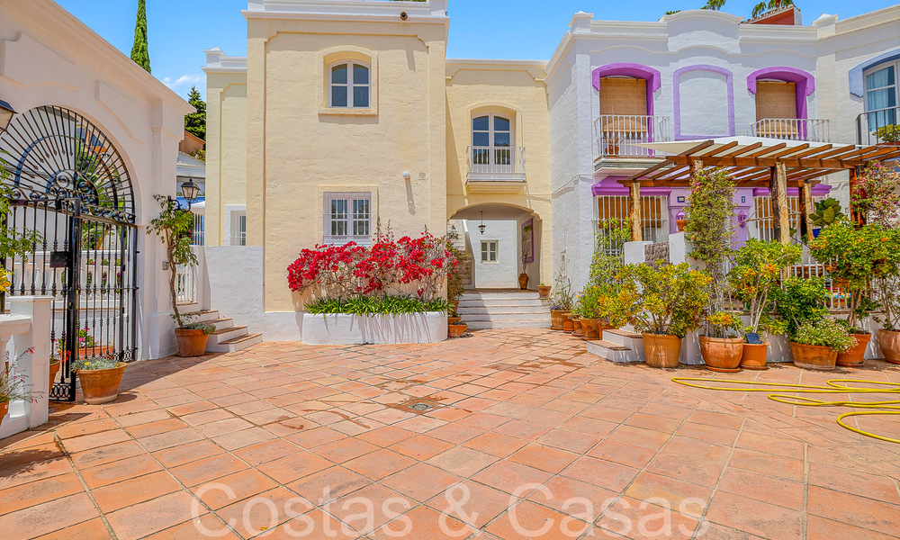 Charmant rijhuis te koop in een gated urbanisatie in de heuvels van Marbella - Benahavis 69487