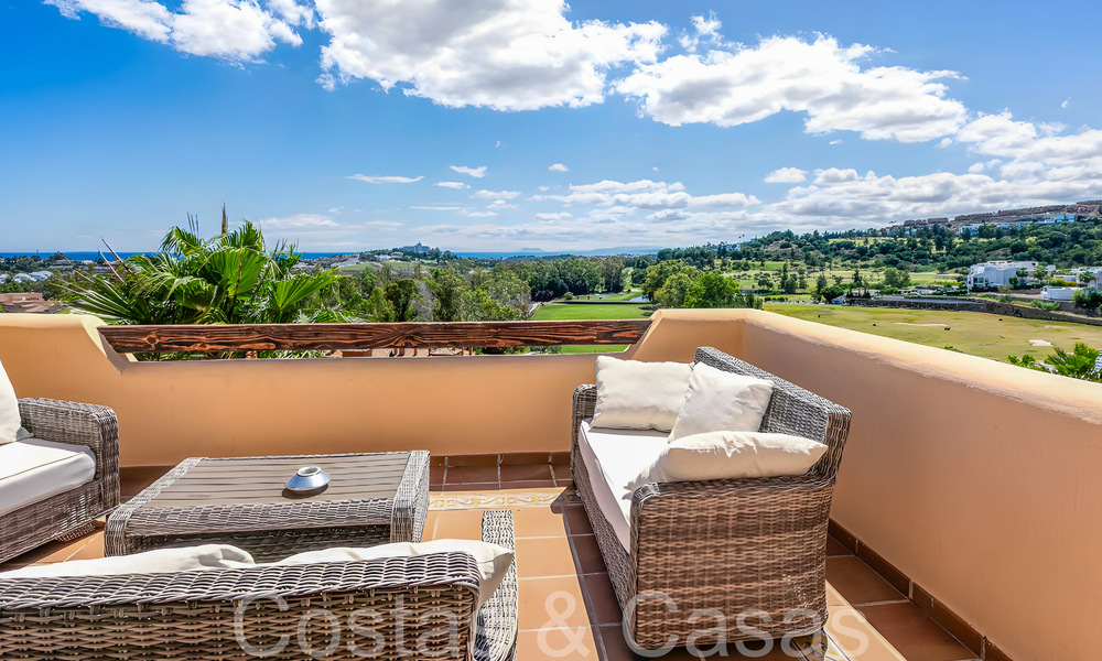 Instapklaar luxe penthouse met magnifiek uitzicht op de golfbaan en de Middellandse Zee te koop in Benahavis - Marbella 69626
