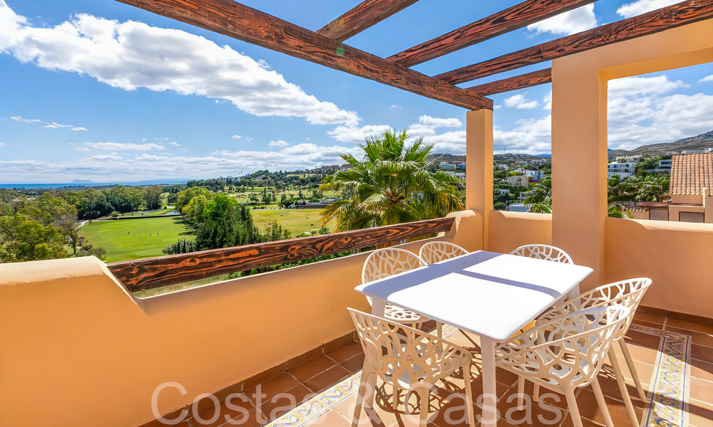 Instapklaar luxe penthouse met magnifiek uitzicht op de golfbaan en de Middellandse Zee te koop in Benahavis - Marbella 69628