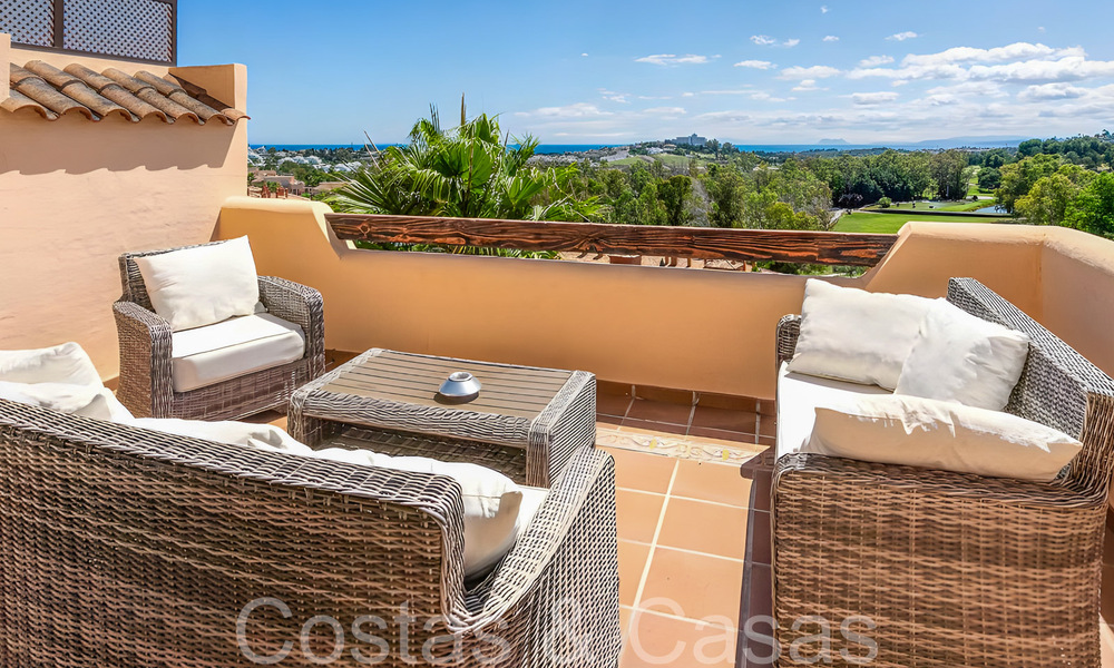 Instapklaar luxe penthouse met magnifiek uitzicht op de golfbaan en de Middellandse Zee te koop in Benahavis - Marbella 69635