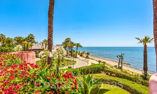 Verfijnd, eerstelijnsstrand appartement te koop in een exclusief complex op de New Golden Mile, Marbella - Estepona 69954 