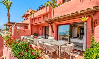 Verfijnd, eerstelijnsstrand appartement te koop in een exclusief complex op de New Golden Mile, Marbella - Estepona 69958 