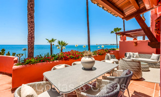 Verfijnd, eerstelijnsstrand appartement te koop in een exclusief complex op de New Golden Mile, Marbella - Estepona 69959 