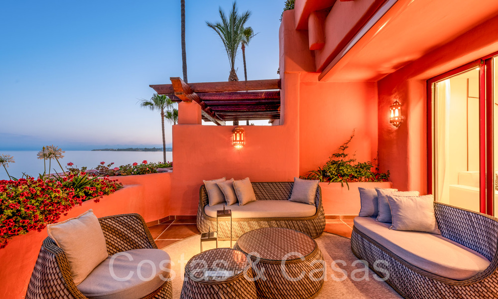 Verfijnd, eerstelijnsstrand appartement te koop in een exclusief complex op de New Golden Mile, Marbella - Estepona 69965