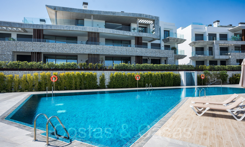 Instapklaar, eigentijds penthouse met panoramisch zeezicht te koop in een hoogstaand complex van Benahavis - Marbella 69995