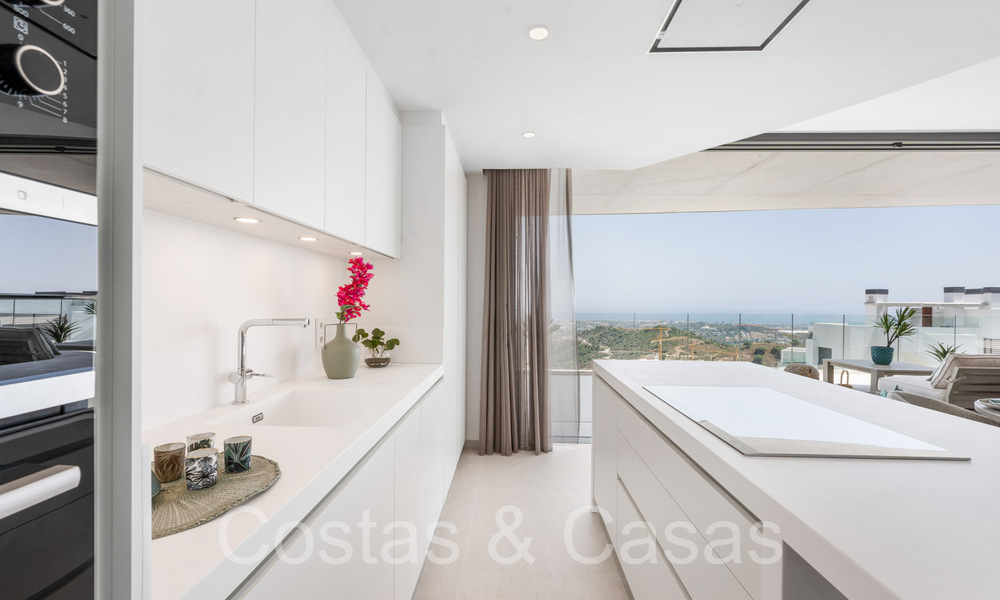 Instapklaar, eigentijds penthouse met panoramisch zeezicht te koop in een hoogstaand complex van Benahavis - Marbella 70010