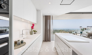 Instapklaar, eigentijds penthouse met panoramisch zeezicht te koop in een hoogstaand complex van Benahavis - Marbella 70010 