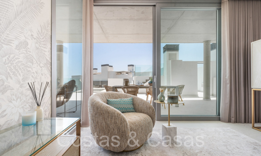 Instapklaar, eigentijds penthouse met panoramisch zeezicht te koop in een hoogstaand complex van Benahavis - Marbella 70012