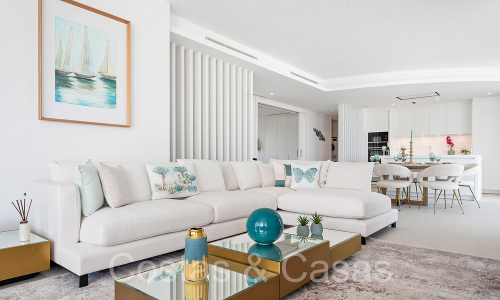 Instapklaar, eigentijds penthouse met panoramisch zeezicht te koop in een hoogstaand complex van Benahavis - Marbella 70014