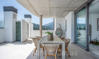 Instapklaar, eigentijds penthouse met panoramisch zeezicht te koop in een hoogstaand complex van Benahavis - Marbella 70016 