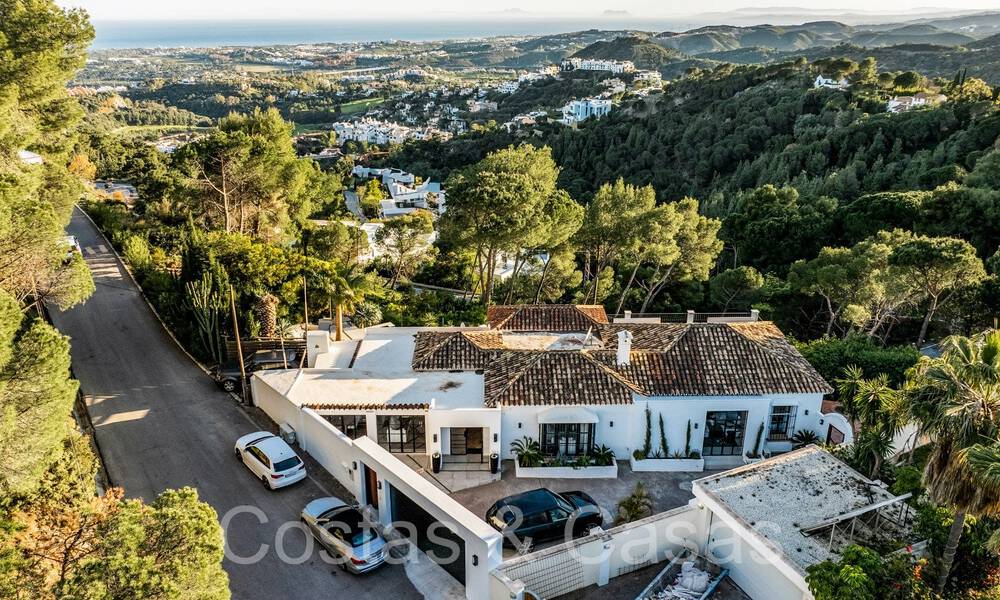 Gelijkvloerse luxevilla in eigentijdse mediterrane bouwstijl te koop omgeven door natuur in El Madroñal, Benahavis - Marbella 70248