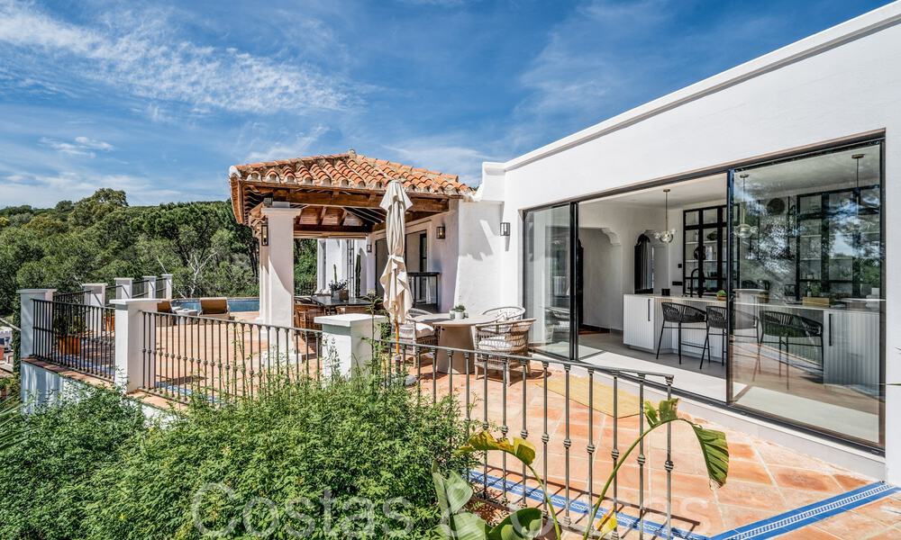 Gelijkvloerse luxevilla in eigentijdse mediterrane bouwstijl te koop omgeven door natuur in El Madroñal, Benahavis - Marbella 70265