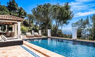 Gelijkvloerse luxevilla in eigentijdse mediterrane bouwstijl te koop omgeven door natuur in El Madroñal, Benahavis - Marbella 70268 