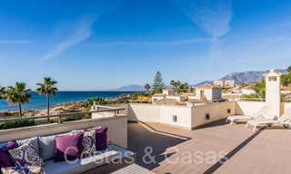 Ruime villa met Andalusische charme te koop, eerstelijnstrand ten oosten van Marbella centrum 70279 