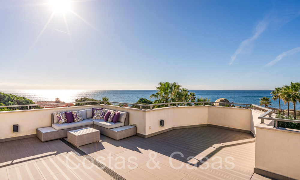 Ruime villa met Andalusische charme te koop, eerstelijnstrand ten oosten van Marbella centrum 70280