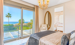 Ruime villa met Andalusische charme te koop, eerstelijnstrand ten oosten van Marbella centrum 70285 