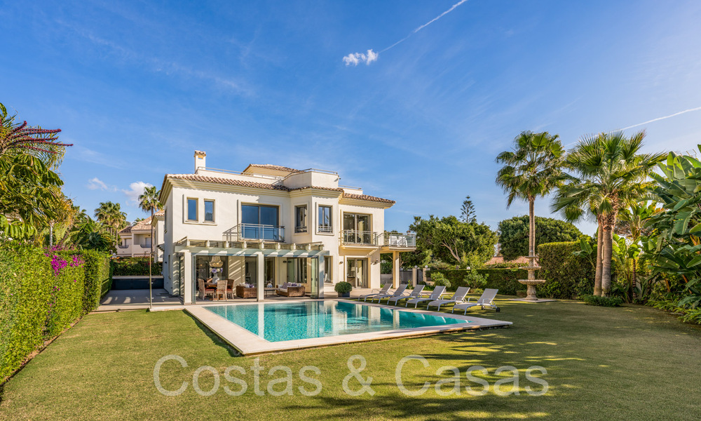 Ruime villa met Andalusische charme te koop, eerstelijnstrand ten oosten van Marbella centrum 70307