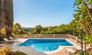 Luxueuze villa met traditionele bouwstijl te koop in een gated community van La Quinta, Benahavis - Marbella 70333 