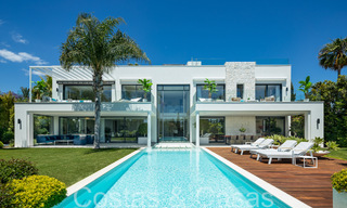 Bekroonde designervilla met moderne architectuur te koop op een steenworp van het strand in Oost Marbella 70367 