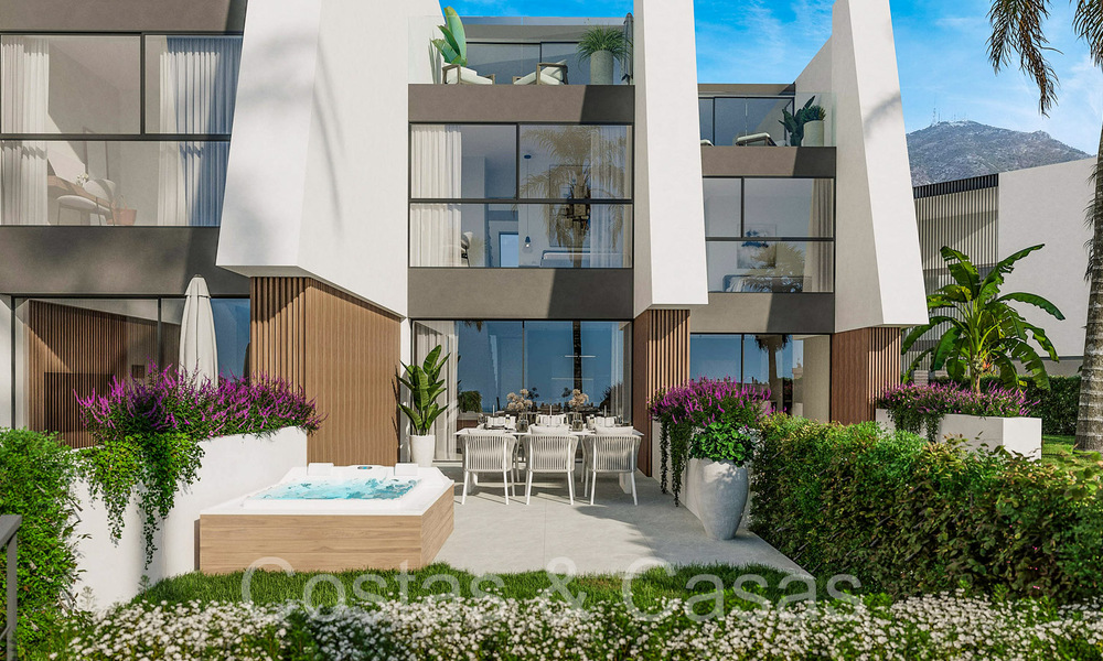 Nieuw op de markt! Moderne innovatieve rijhuizen met privétuin en zeezicht te koop in Fuengirola, Costa del Sol 70175