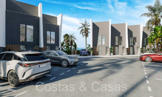 Nieuw op de markt! Moderne innovatieve rijhuizen met privétuin en zeezicht te koop in Fuengirola, Costa del Sol 70176 