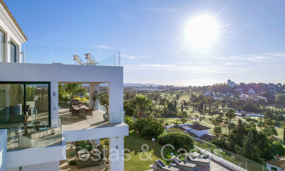 Moderne luxevilla met fantastisch uitzicht over de golfbaan naar zee, te koop in Marbella - Benahavis 70477