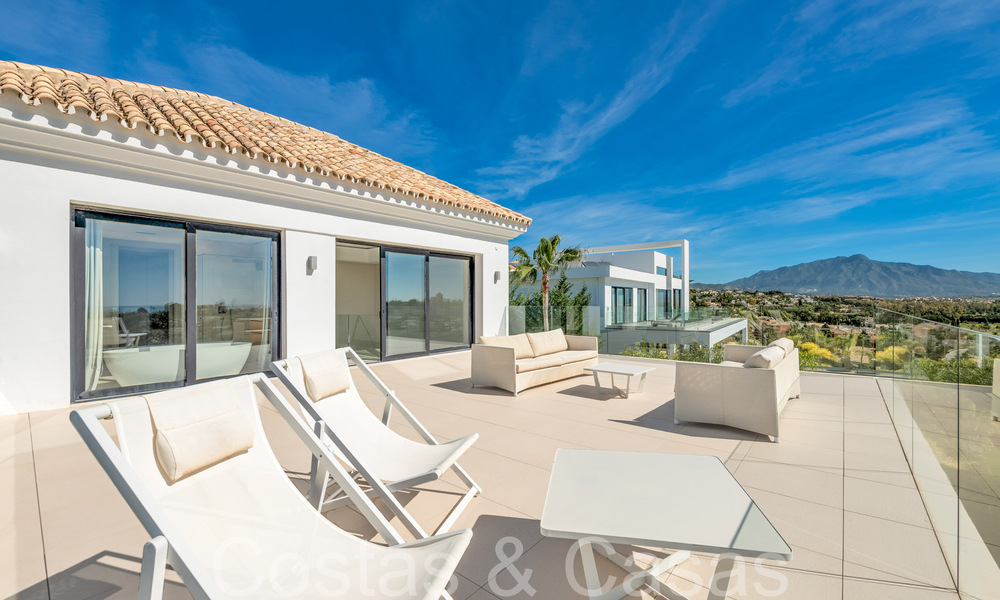 Moderne luxevilla met fantastisch uitzicht over de golfbaan naar zee, te koop in Marbella - Benahavis 70491