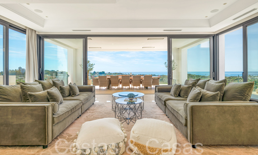 Moderne luxevilla met fantastisch uitzicht over de golfbaan naar zee, te koop in Marbella - Benahavis 70497