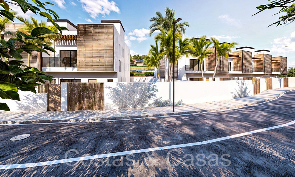 Nieuwe ontwikkeling van 8 townhouses te koop grenzend aan de golfbaan in Estepona 70565