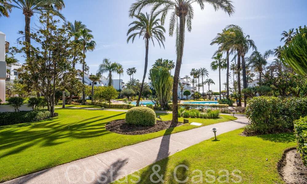 Penthouse te koop in een begeerd strandcomplex op de New Golden Mile tussen Marbella en Estepona 70708